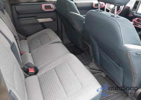 2023 Ford Bronco Outer Banks z USA, uszkodzony, nr VIN 1FMEE5BP0PLB18858